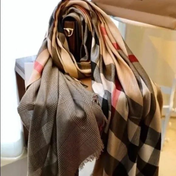 Burberry Reversible Shawl Scarf - Picture 2 of 7